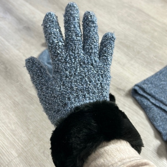 Nordstrom 3 piece wool cashmere blend boucle faux fur scarf hat and gloves - Picture 6 of 13